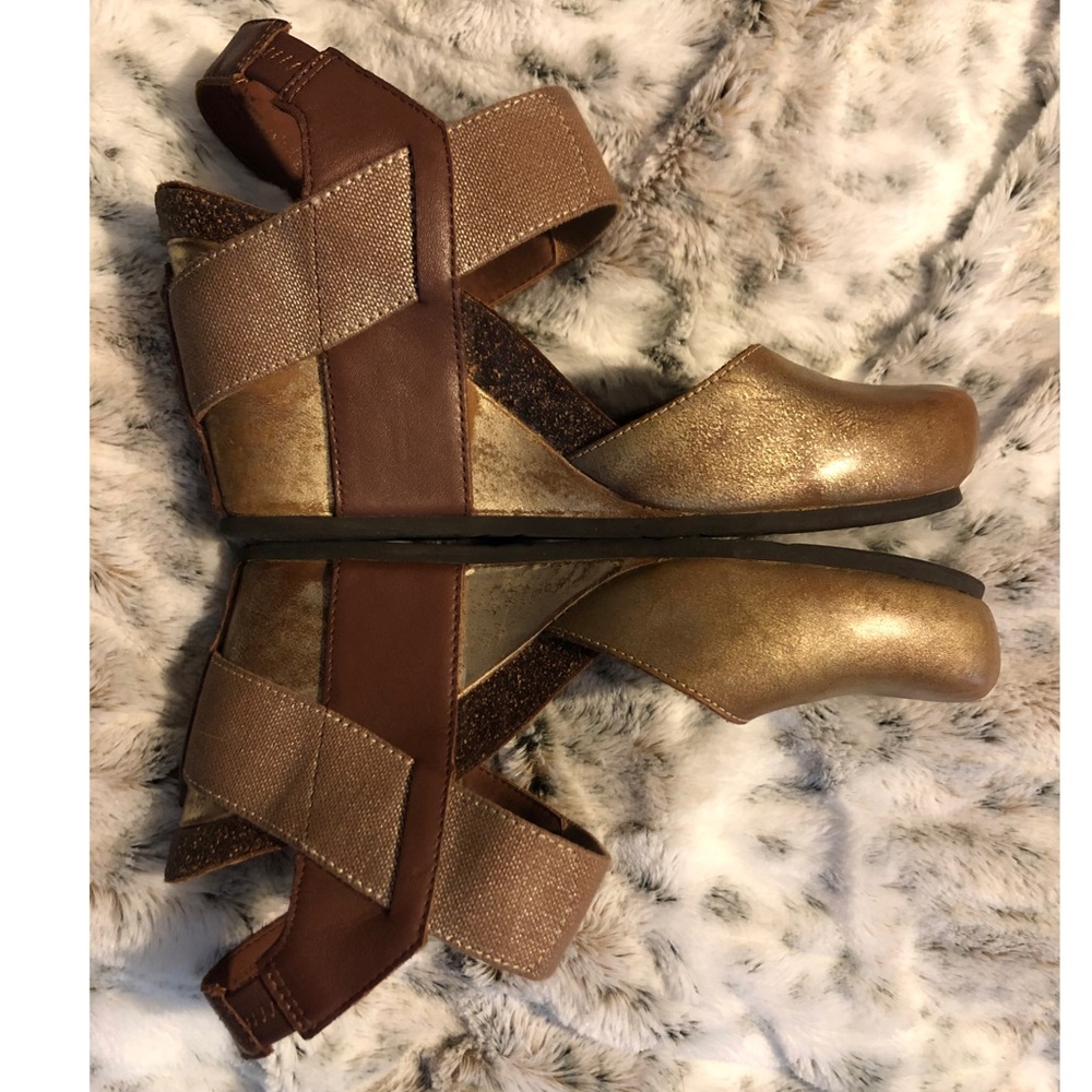 OTBT Rexburg Wedge EUC